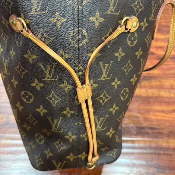 Louis Vuitton Neverfull MM - Picture 3 of 12